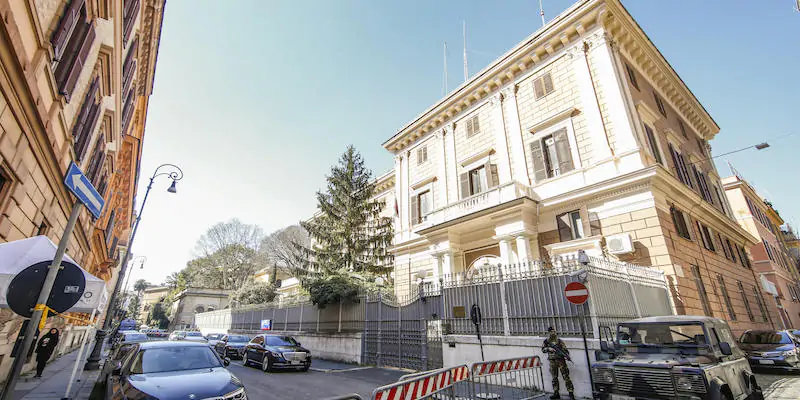 L'ambasciata russa a Roma
(ANSA/FABIO FRUSTACI)