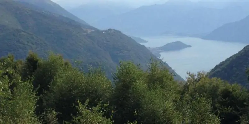 L'uomo in fuga da dieci giorni nei boschi sopra il lago di Como