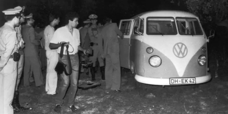 Il furgoncino nel quale furono uccisi la sera del 9 settembre 1983 i due giovani tedeschi Horst Meyer e Jens-Uwe Rüsch (PAL ARCHIVIO / ANSA)