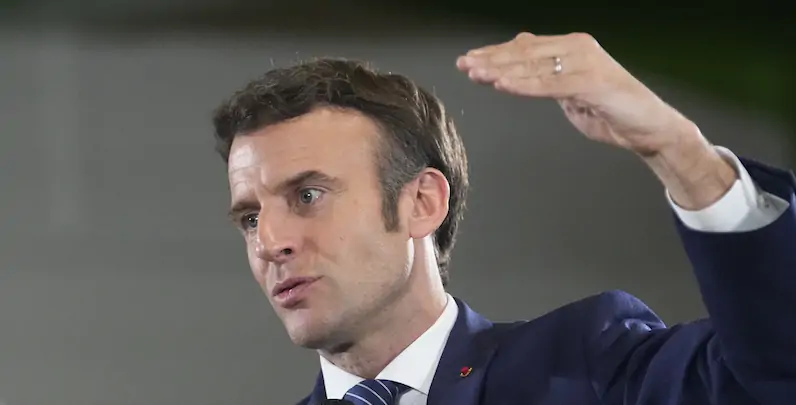 Emmanuel Macron a Poissy, 7 marzo 2022 (AP Photo/Michel Euler)