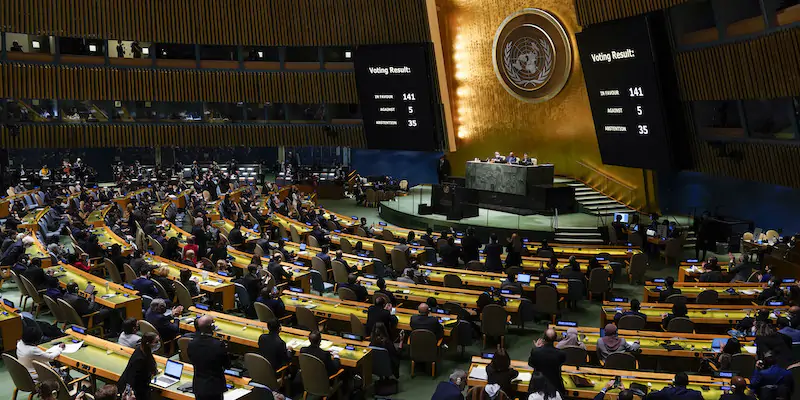 L'Assemblea generale delle Nazioni Unite, il 2 marzo 2022 (AP Photo/Seth Wenig)