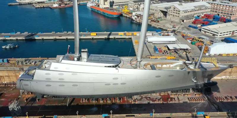 Lo yacht Sy A, in rimessaggio nel porto di Trieste (Foto Guardia di finanza)