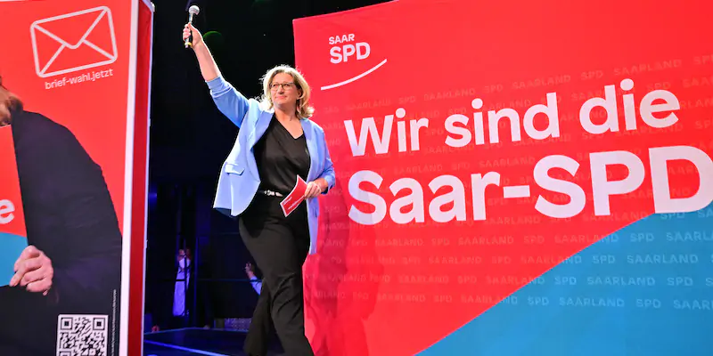 Anke Rehlinger, candidata dell'SPD alle elezioni regionali del Saarland, dopo la diffusione dei risultati preliminari del voto, il 27 marzo 2022 (Thomas Lohnes/Getty Images)