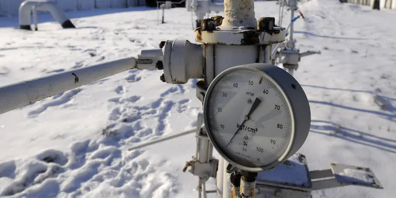 Un misuratore della pressione su un gasdotto che va dalla Russia all'Ucraina (AP Photo/Sergei Chuzavkov)