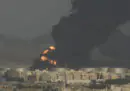 Si è sviluppato un grosso incendio in un deposito di carburante a Gedda, in Arabia Saudita