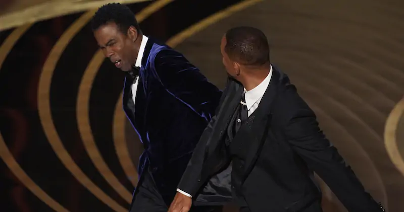 Will Smith non potrà partecipare agli Oscar per dieci anni per via dello schiaffo a Chris Rock