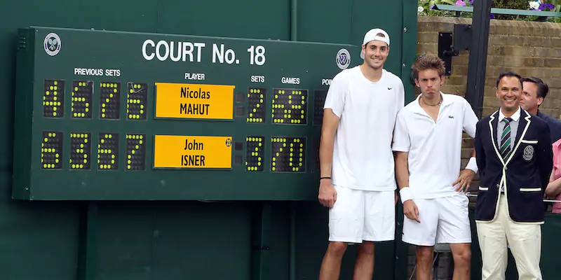 John Isner e Nicolas Mahut dopo la loro partita a Wimbledon nel 2010 (Getty Images)