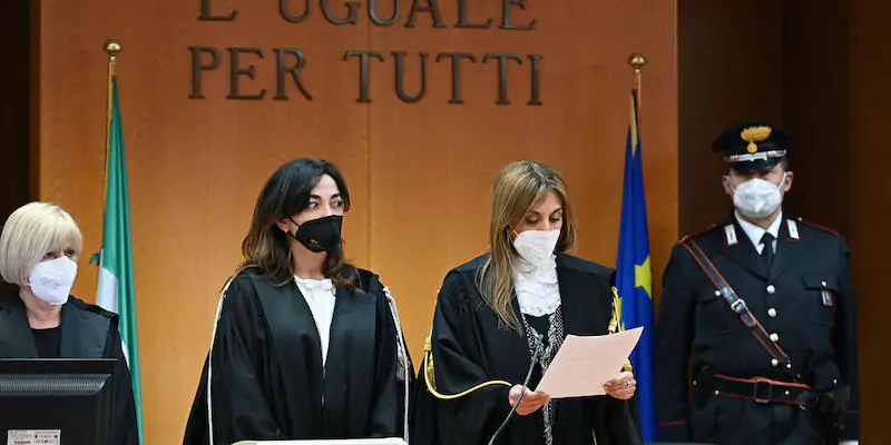 La giudice Alessandra Salvadori durante la lettura della sentenza del processo per la strage di piazza San Carlo al tribunale di Torino, 3 marzo 2022 (ANSA/ Alessandro Di Marco)