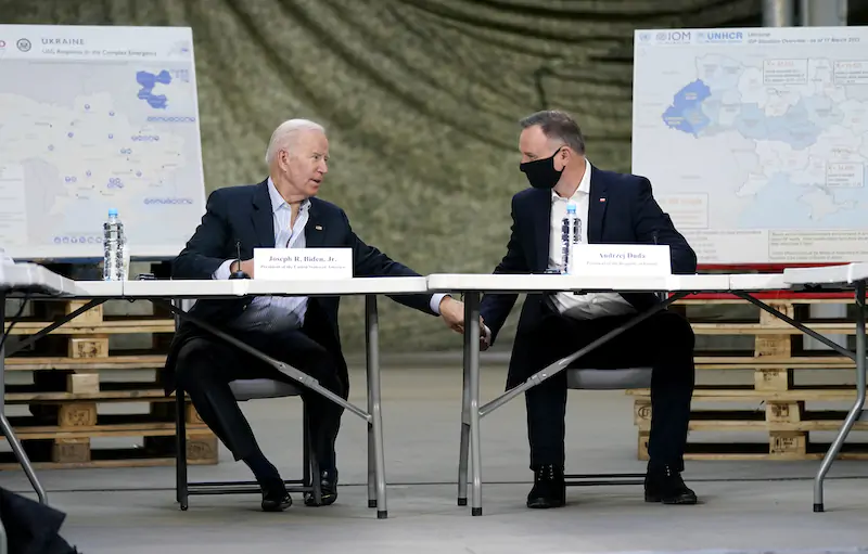 Il presidente degli Stati Uniti Joe Biden e il presidente della Polonia Andrzej Duda (AP Photo/Evan Vucci)