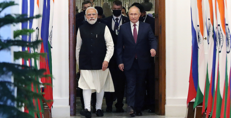 Narendra Modi e Vladimir Putin nel dicembre 2021 (Mikhail Klimentyev, Sputnik, Kremlin Pool Photo via AP)