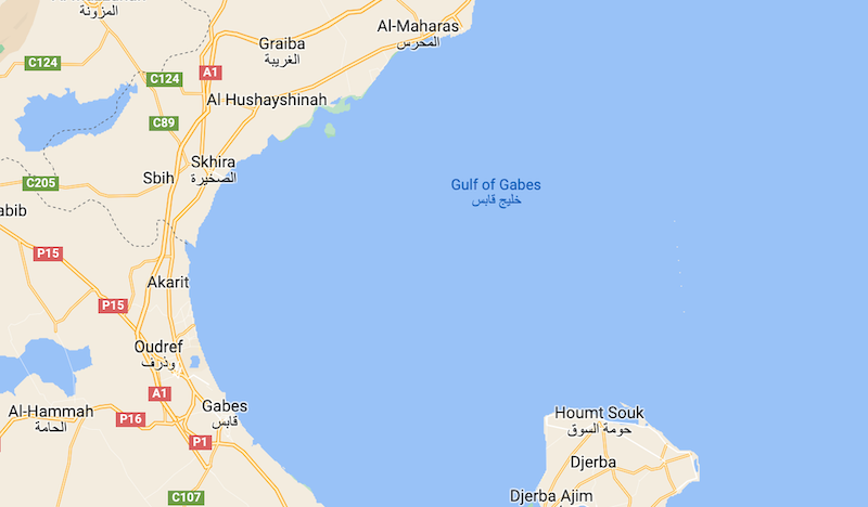Una nave cisterna carica di carburante è naufragata al largo della costa tunisina