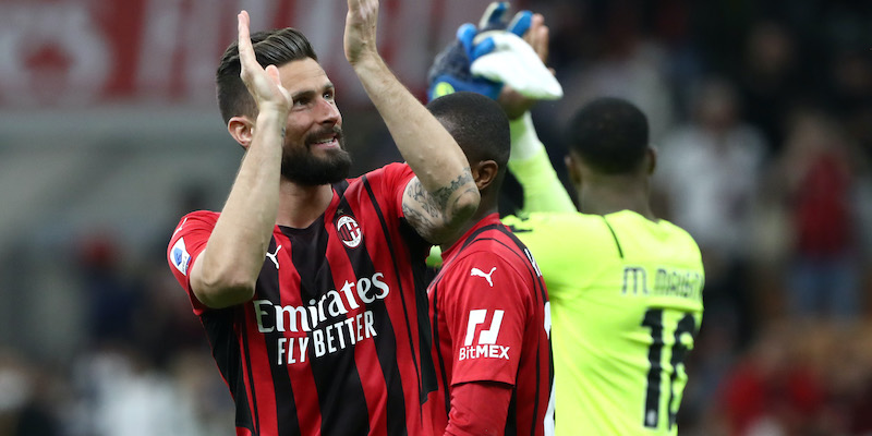 MILAN, ITALY - APRIL 15: Olivier Giroud of AC Milan applauds fans after their sides victory during the Serie A match between AC Milan and Genoa CFC at Stadio Giuseppe Meazza on April 15, 2022 in Milan, Italy. (Photo by Marco Luzzani/Getty Images)
