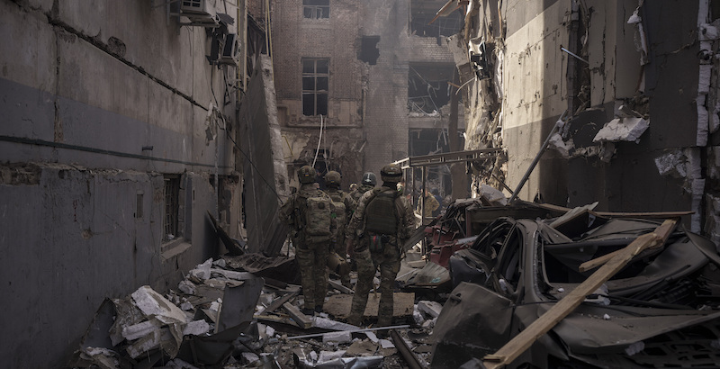 Soldati ucraini a Kharkiv (AP Photo/Felipe Dana)