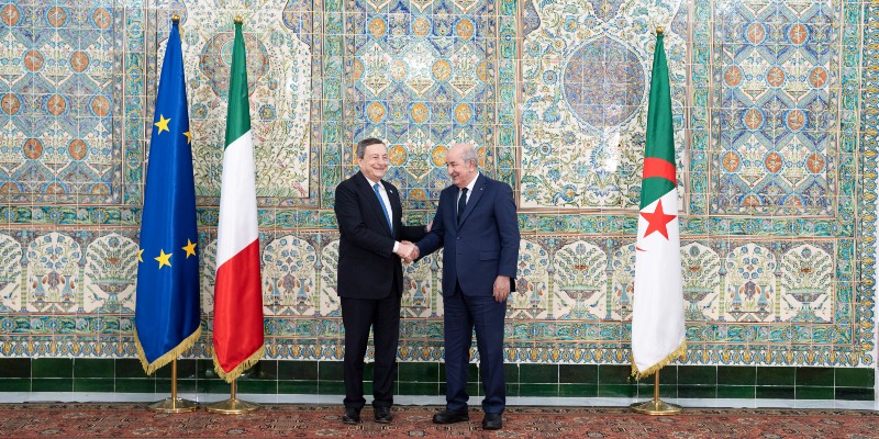 Il presidente del Consiglio, Mario Draghi, incontra il presidente algerino, Abdelmadjid Tebboune, ad Algeri in Algeria (LaPresse/Palazzo Chigi/Filippo Attili)