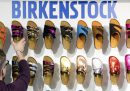 Birkenstock contro i sandali troppo simili ai suoi