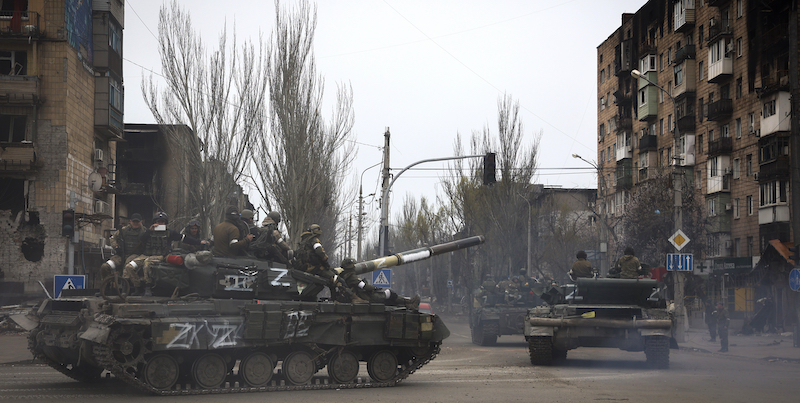 Veicoli militari russi a Mariupol (AP Photo/Alexei Alexandrov)