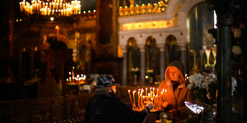 La cattedrale di San Vladimiro a Kiev nel giorno della Pasqua ortodossa (AP Photo/Francisco Seco)