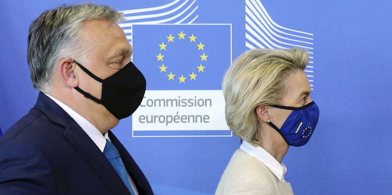 Ursula von der Leyen insieme al primo ministro ungherese Viktor Orbán (Francois Walschaerts, Pool via AP)