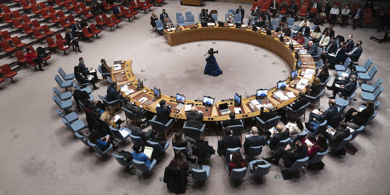 Il Consiglio di sicurezza dell'ONU, riunito per parlare della guerra in Ucraina il 29 marzo 2022 (AP Photo/John Minchillo)