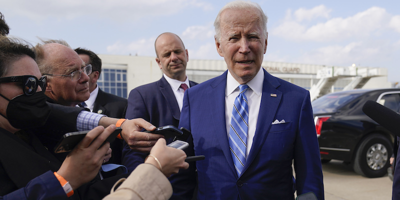 Biden ha detto che Putin sta compiendo «un genocidio» in Ucraina