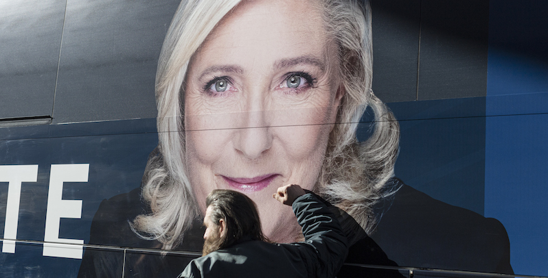Un sostenitore di Marine Le Pen a Reims, 5 febbraio 2022 (Sam Tarling/Getty Images)