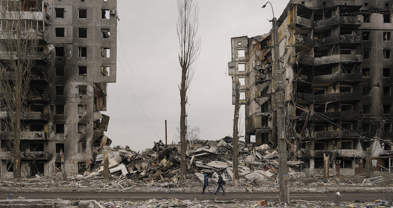 Un edificio distrutto a Borodyanka, vicino a Kiev, 5 aprile 2022 (AP Photo/Vadim Ghirda)