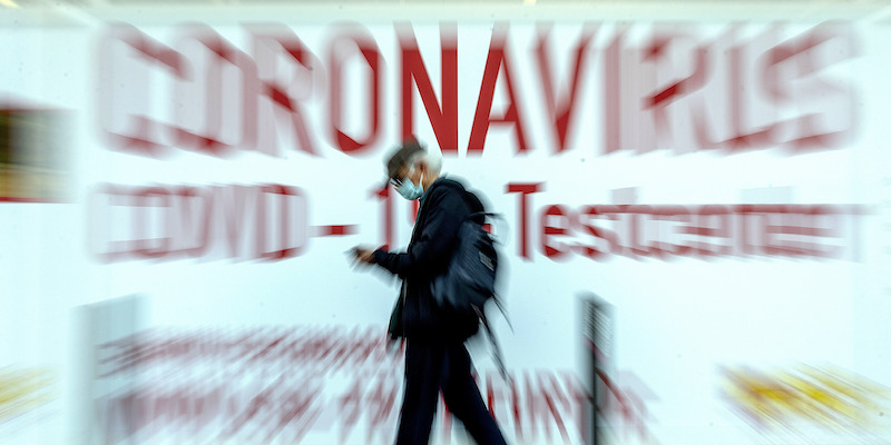 Un centro per eseguire i test per il coronavirus, in Germania (AP Photo/Michael Probst)