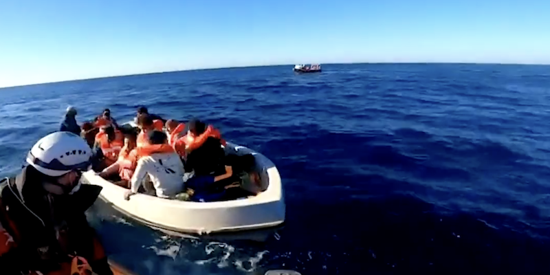 Negli ultimi tre giorni a Lampedusa sono arrivati più di 800 migranti