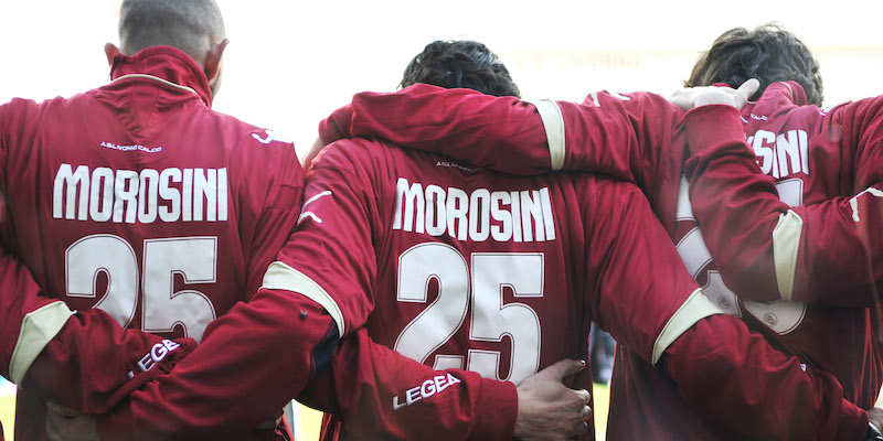 I giocatori del Livorno con le maglie di Piermario Morosini il 17 aprile 2012 (Laura Lezza/Getty Images)