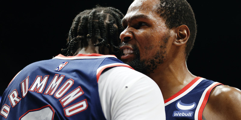 Kevin Durant e Andre Drummond dei Brooklyn Nets (Sarah Stier/Getty Images)