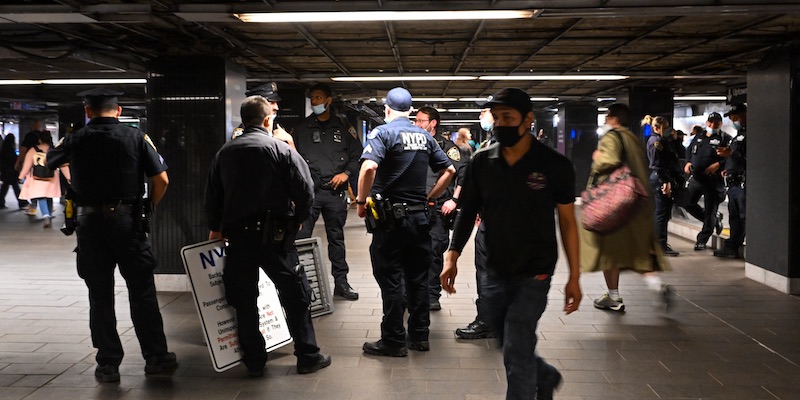 L'uomo sospettato della sparatoria nella metropolitana di New York è stato arrestato a Manhattan