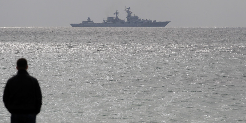 L'incrociatore russo "Moskva" nel 2014 (AP Photo/Darko Vojinovic)