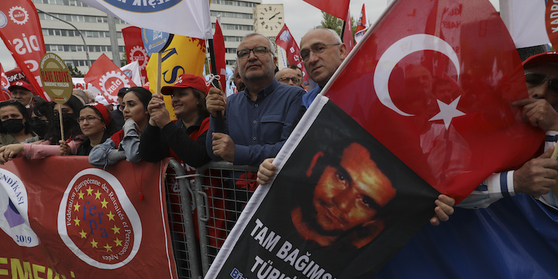 Manifestazioni per il primo maggio ad Ankara, in Turchia (AP Photo/Burhan Ozbilici)