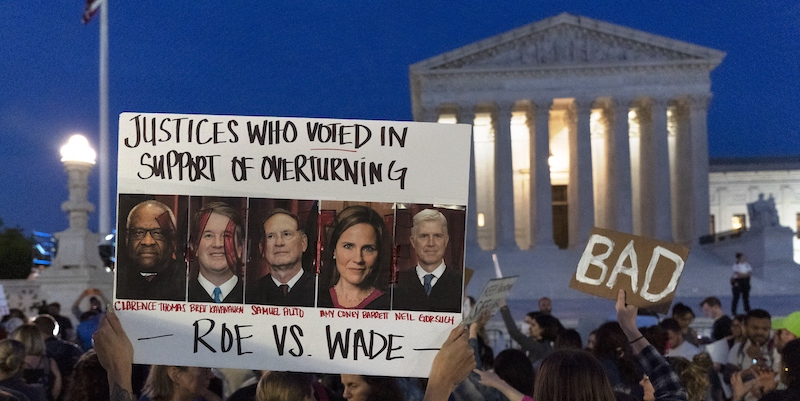 Le proteste davanti alla Corte Suprema degli Stati Uniti a Washington (AP Photo/Jacquelyn Martin)