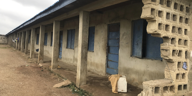 Una scuola nigeriana poco dopo un attacco armato, nel 2021 (AP Photos)