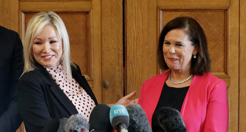 Michelle O’Neill e Mary Lou McDonald del Sinn Féin (AP Photo/Peter Morrison)
