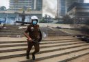 In Sri Lanka i manifestanti antigovernativi hanno dato fuoco alla residenza della famiglia del presidente e a quelle di alcuni ministri