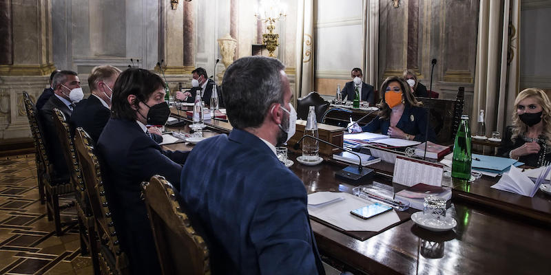 La presidente del Senato Maria Elisabetta Alberti Casellati presiede la riunione della Giunta per il regolamento del Senato, il 10 maggio 2022 (ANSA/ANGELO CARCONI)