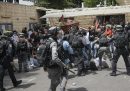 L'esercito israeliano ha attaccato i partecipanti al funerale di Shireen Abu Akleh, giornalista di Al Jazeera uccisa mercoledì