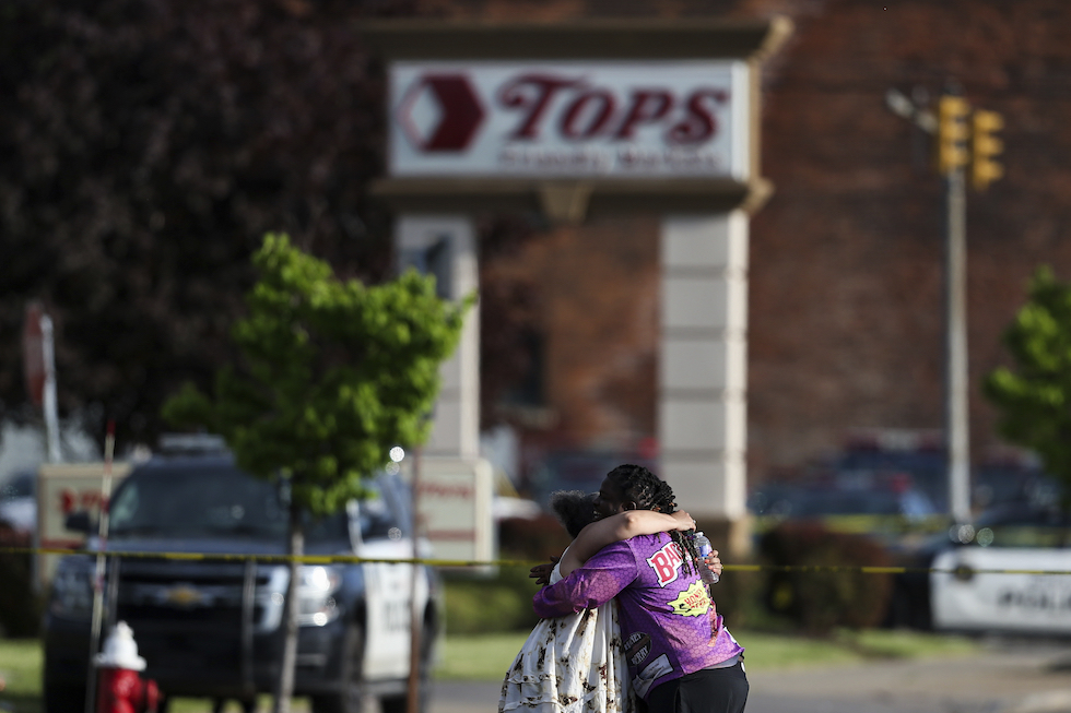 Dieci persone sono state uccise in una sparatoria a Buffalo, nello stato di New York