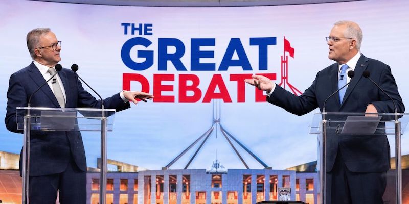 Il leader dei Laburisti Anthony Albanese e l'attuale primo ministro australiano, il Liberale Scott Morrison, durante il secondo dibattito televisivo in previsione delle elezioni (Alex Ellinghausen, AP Photo)
