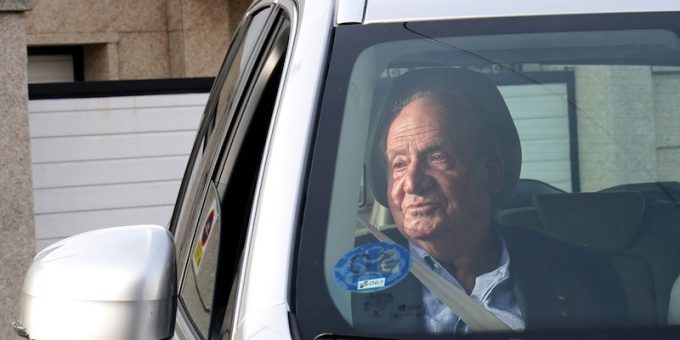 L’ex re Juan Carlos è tornato in Spagna, ma non può dormire nel palazzo reale