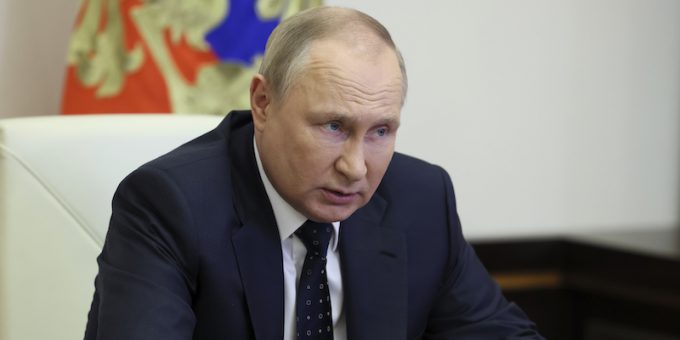 La Russia ha vietato a quasi mille statunitensi e canadesi di entrare nel paese in risposta alle «azioni ostili» relative alla guerra in corso in Ucraina