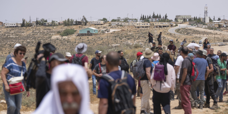 Una manifestazione di protesta contro gli sfratti a Masafer Yatta, 13 maggio 2022 (AP Photo/Nasser Nasser)