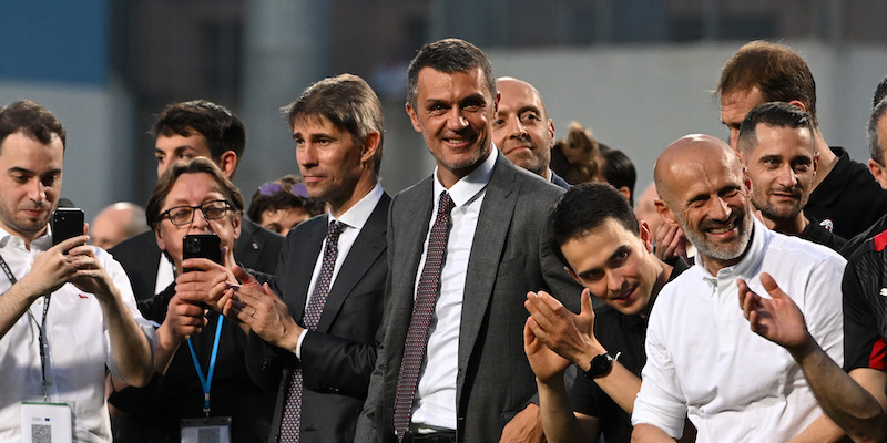 Paolo Maldini, Frederic Massara e lo staff del Milan a Reggio Emilia (Chris Ricco/Getty Images)