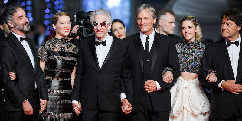 Don McKellar, Léa Seydoux, David Cronenberg, Viggo Mortensen, Kristen Stewart e Robert Lantos alla prima di Crimes of the Future – Festival di Cannes, 23 maggio 
(Pascal Le Segretain/Getty Images)