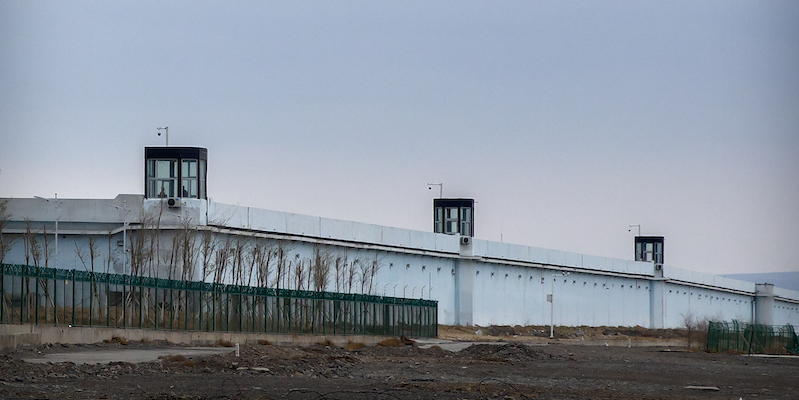 Un centro di detenzione nella regione dello Xinjiang, 23 aprile 2021 (AP Photo/Mark Schiefelbein, File)