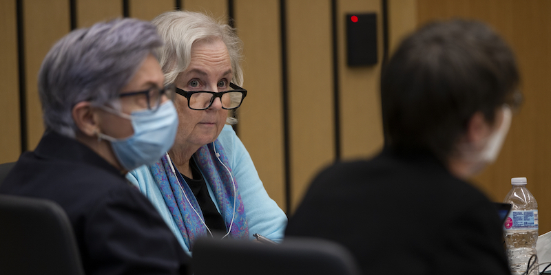 Nancy Crampton Brophy durante un'udienza del processo a Portland, Oregon, lo scorso 5 aprile (Dave Killen/ The Oregonian via AP, Pool)