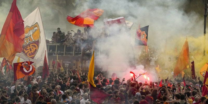 Le foto della parata della Roma per la vittoria in Conference League