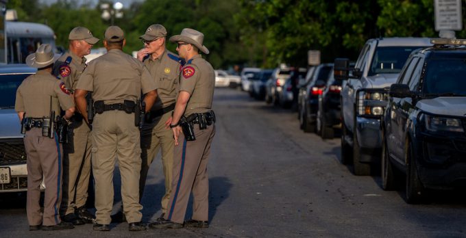 La polizia è intervenuta in ritardo per fermare la strage in Texas?